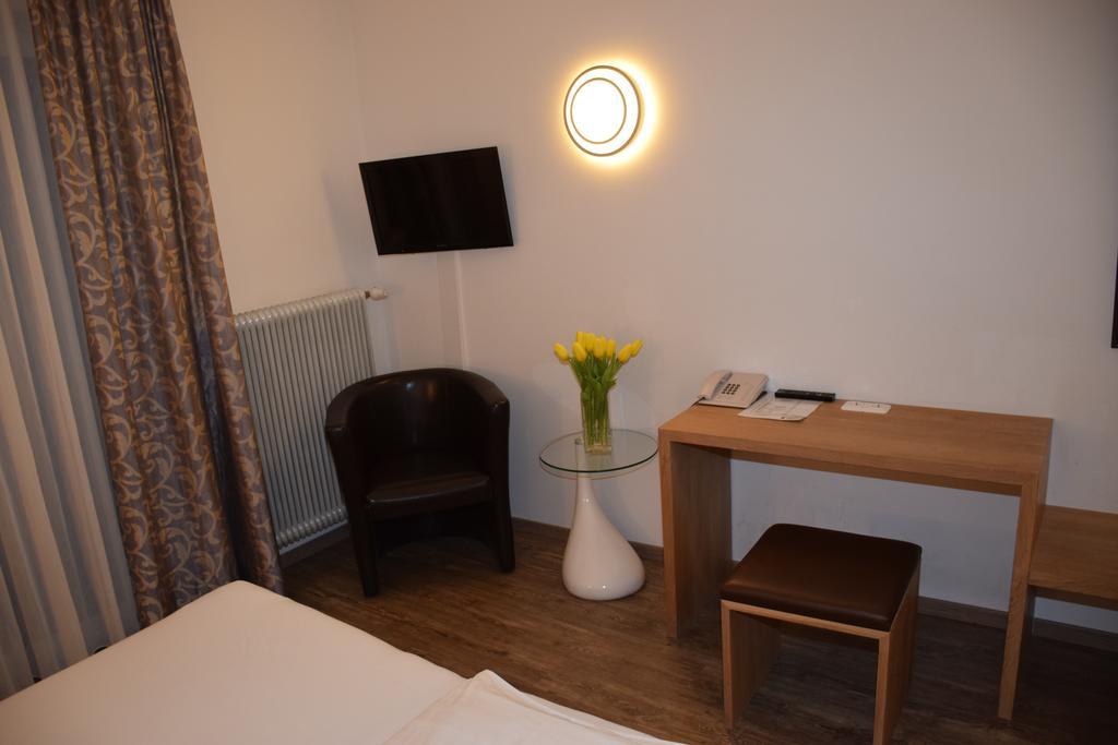 Appartement-Hotel Gh Zum Goldenen Schiff Enns Δωμάτιο φωτογραφία