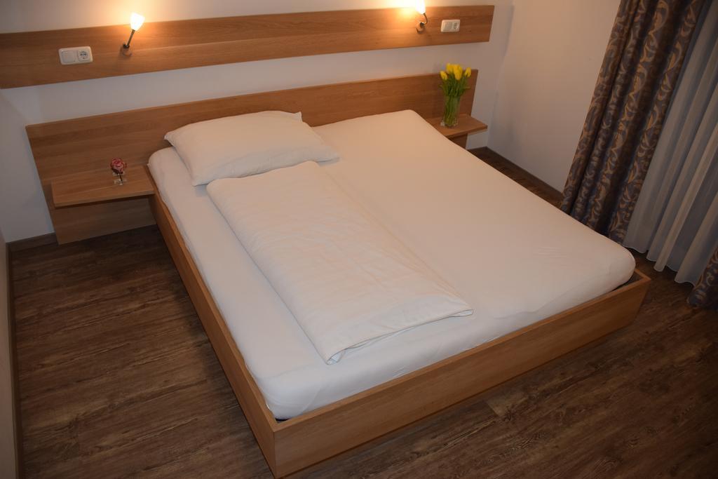 Appartement-Hotel Gh Zum Goldenen Schiff Enns Δωμάτιο φωτογραφία